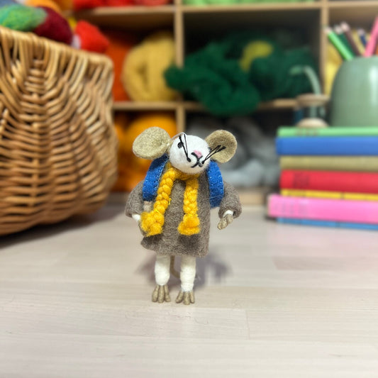 Little Mouse Going to School