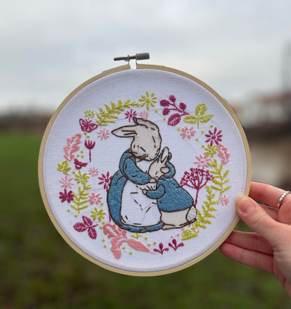 Beatrix Potter - Peter Rabbit & His Mother Embroidery Kit