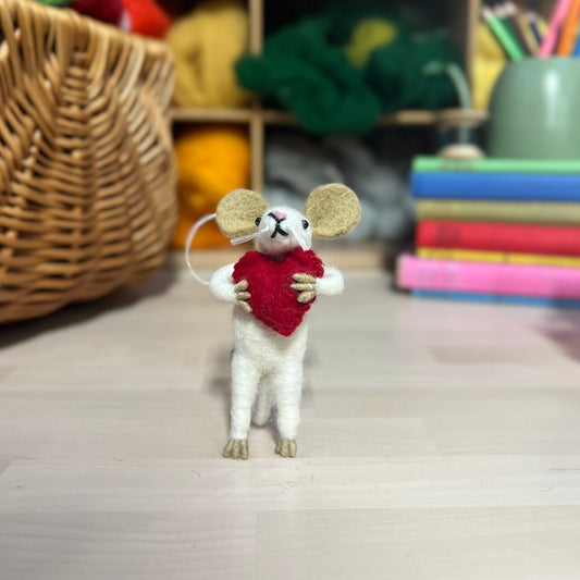 Little Mouse with a Big Heart